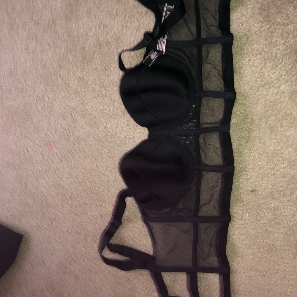 Lingerie - Picture 2 of 3